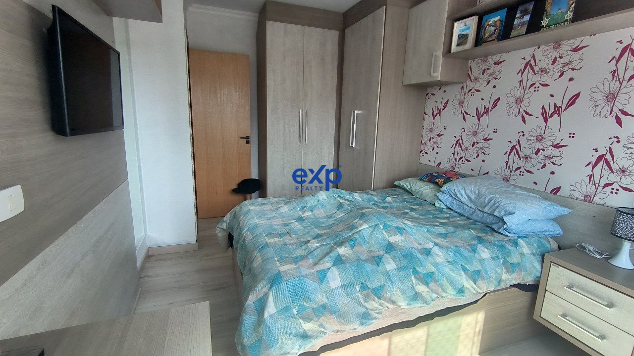 Apartamento semi mobiliado.