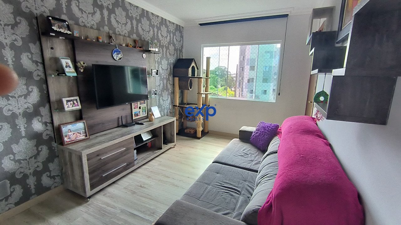 Apartamento semi mobiliado.