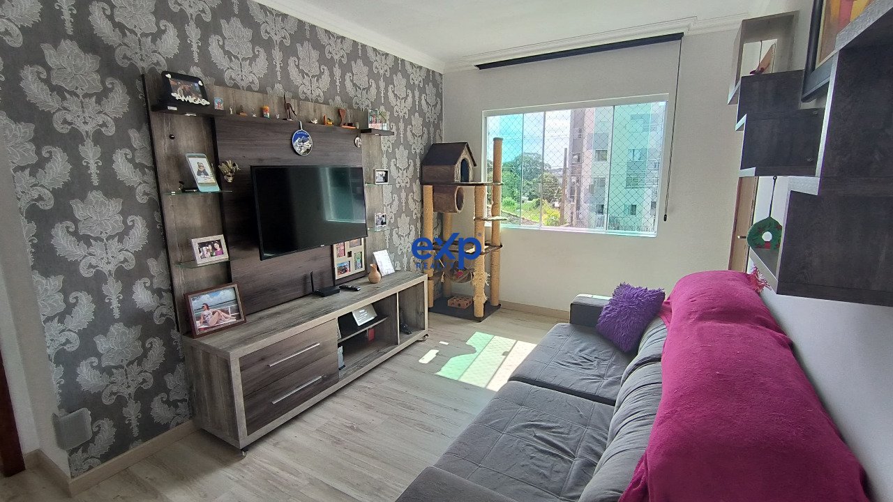 Apartamento semi mobiliado.