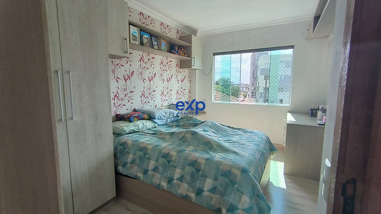 Apartamento semi mobiliado.