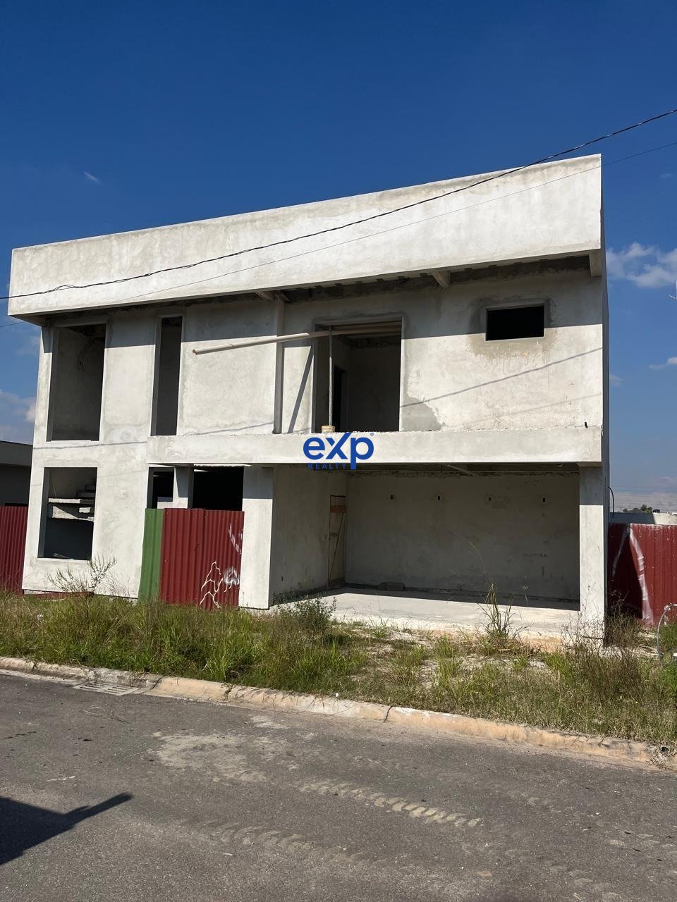 Casa em Condomínio (fase de acabamento) - Excelente Oportunidade