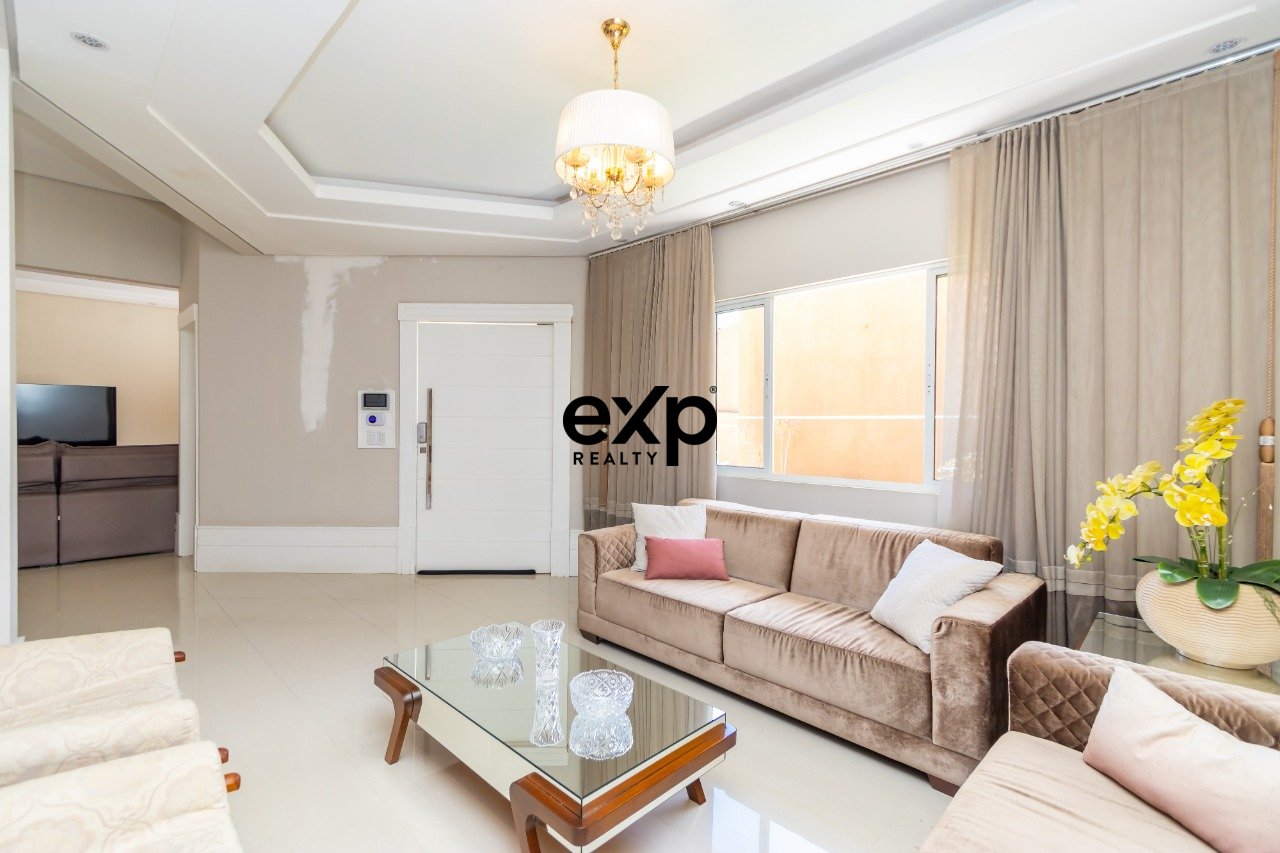 Casa com 225m² - Fanny
