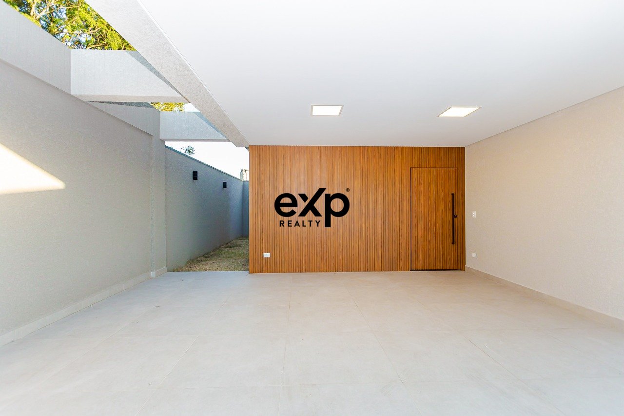 Sobrado alto padrão - Ecoville, 194m², 4 Quartos, 5 Banheiros e Terraço Gourmet com Jacuzzi
