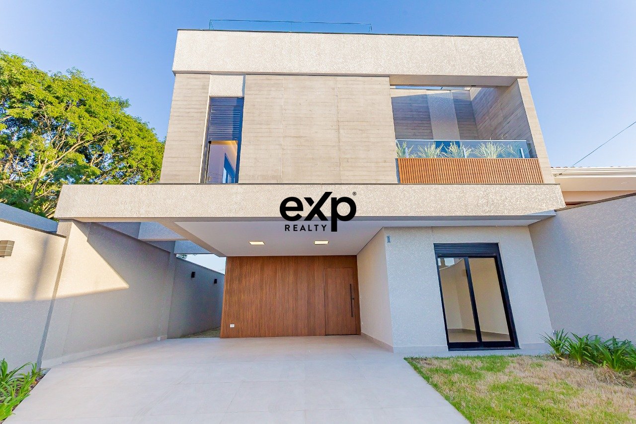 Sobrado alto padrão - Ecoville, 194m², 4 Quartos, 5 Banheiros e Terraço Gourmet com Jacuzzi
