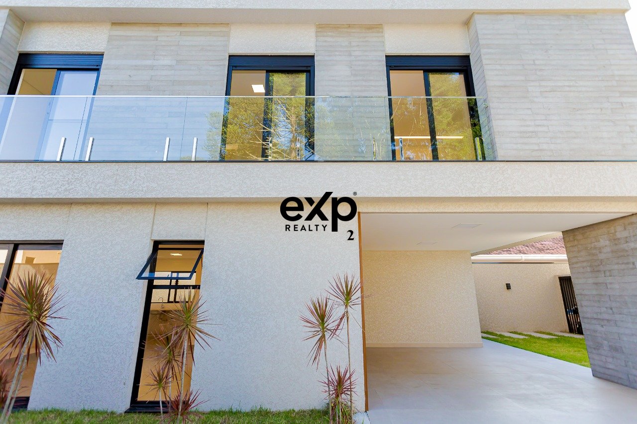 Sobrado alto padrão - Ecoville, 196m², 4 Quartos, 5 Banheiros e Terraço Gourmet com Jacuzzi