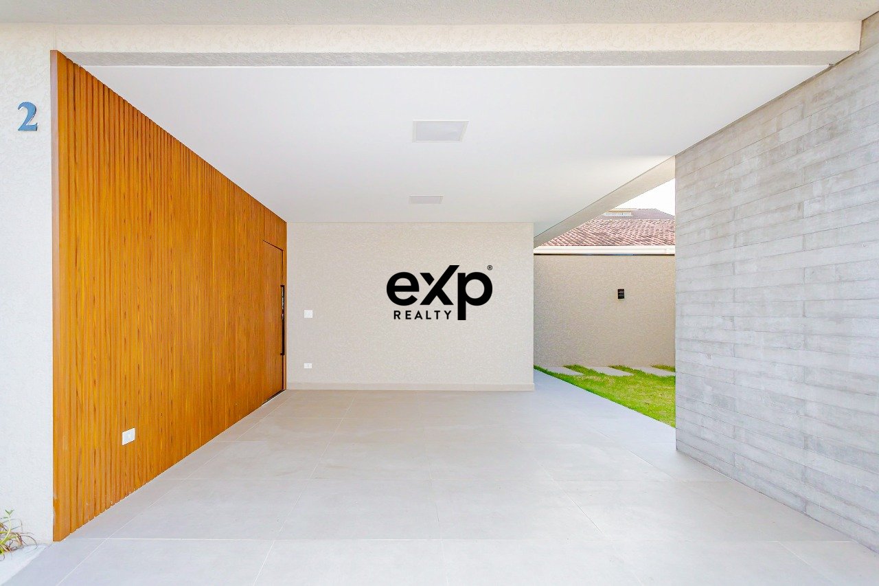 Sobrado alto padrão - Ecoville, 196m², 4 Quartos, 5 Banheiros e Terraço Gourmet com Jacuzzi