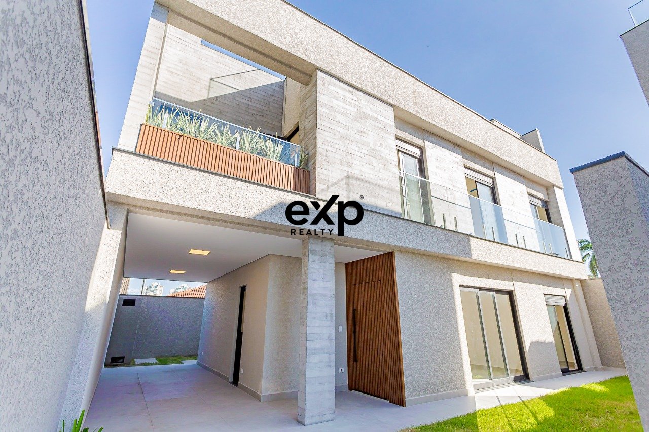 Sobrado alto padrão - Ecoville, 212m², 4 Quartos, 5 Banheiros e Terraço Gourmet com Jacuzzi