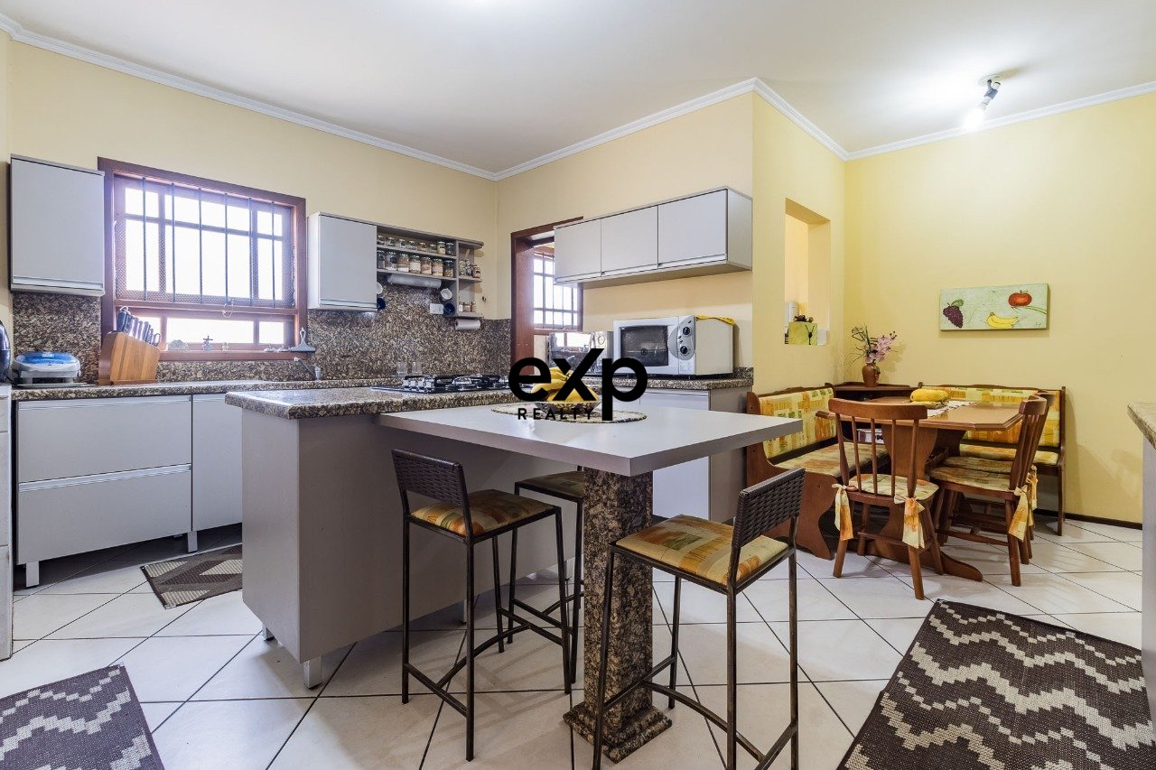 Casa à venda em Porto Alegre, Rua Capitão Salustiano de Vargas 306 Jardim Itu Porto Alegre 91220-130, 395 m²