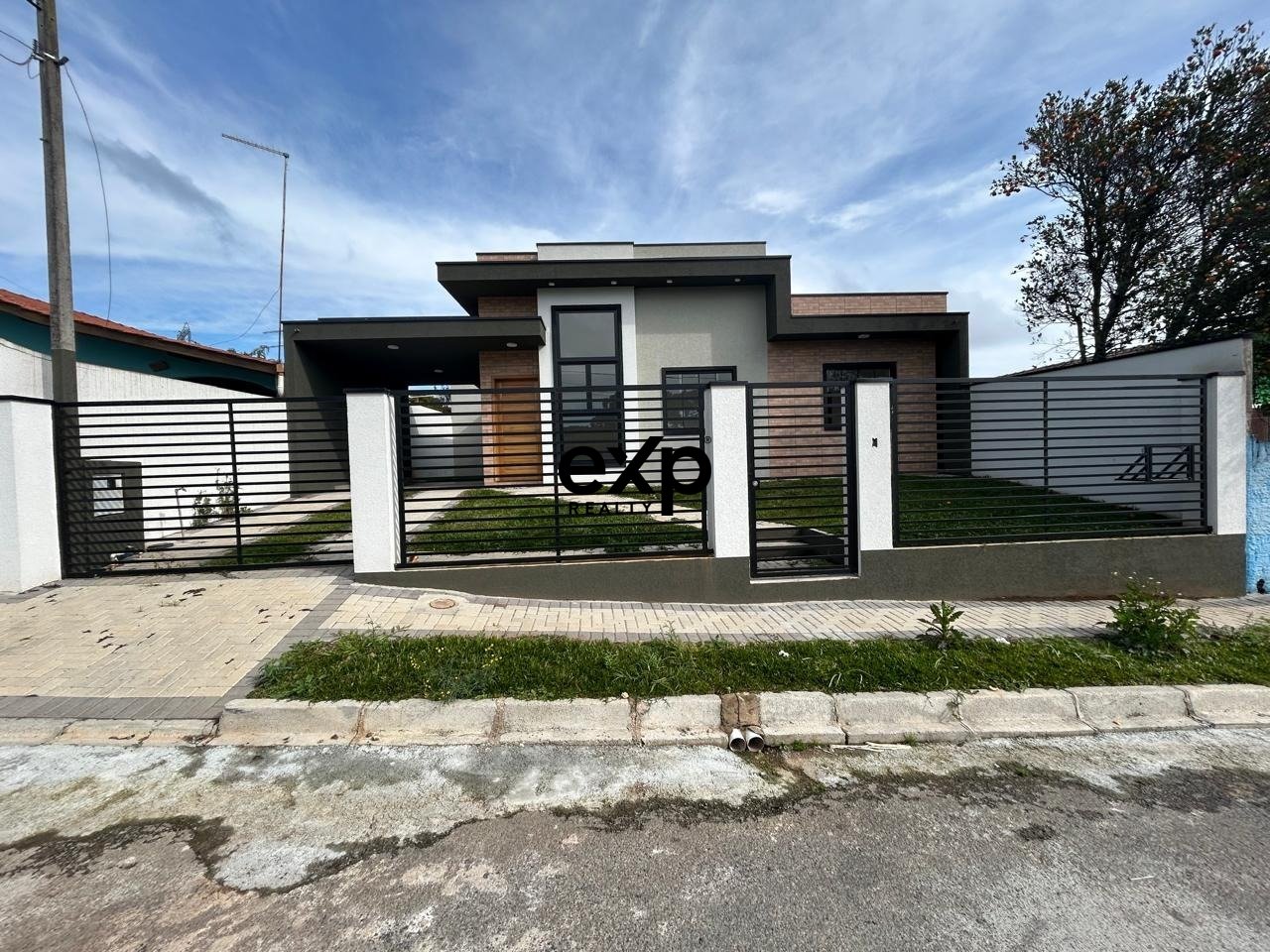 Linda Casa à Venda no Bairro Ouro Verde - Loteamento São Jerônimo!
