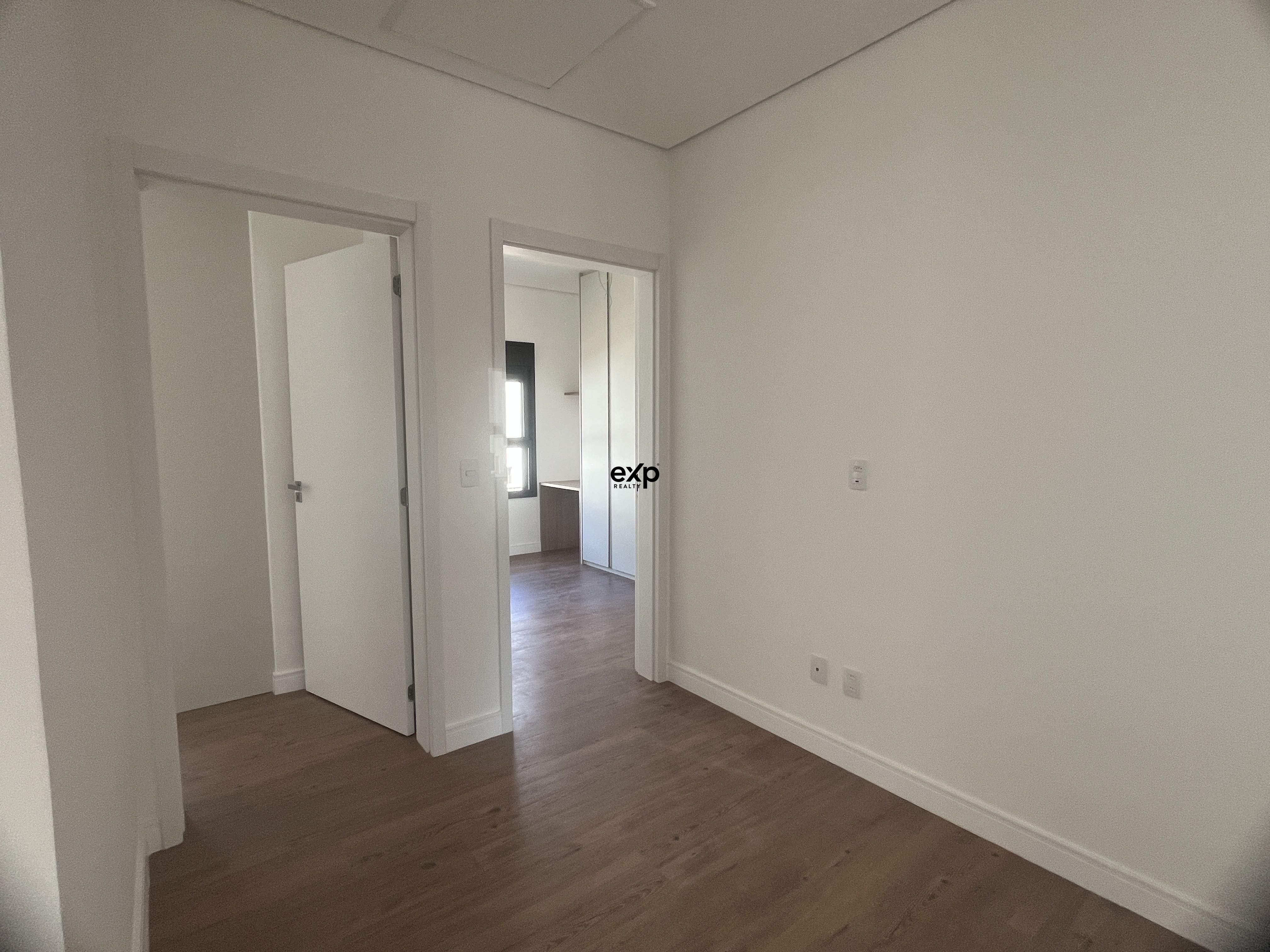 Casa em Condominio fechado com 3 suites, lazer completo