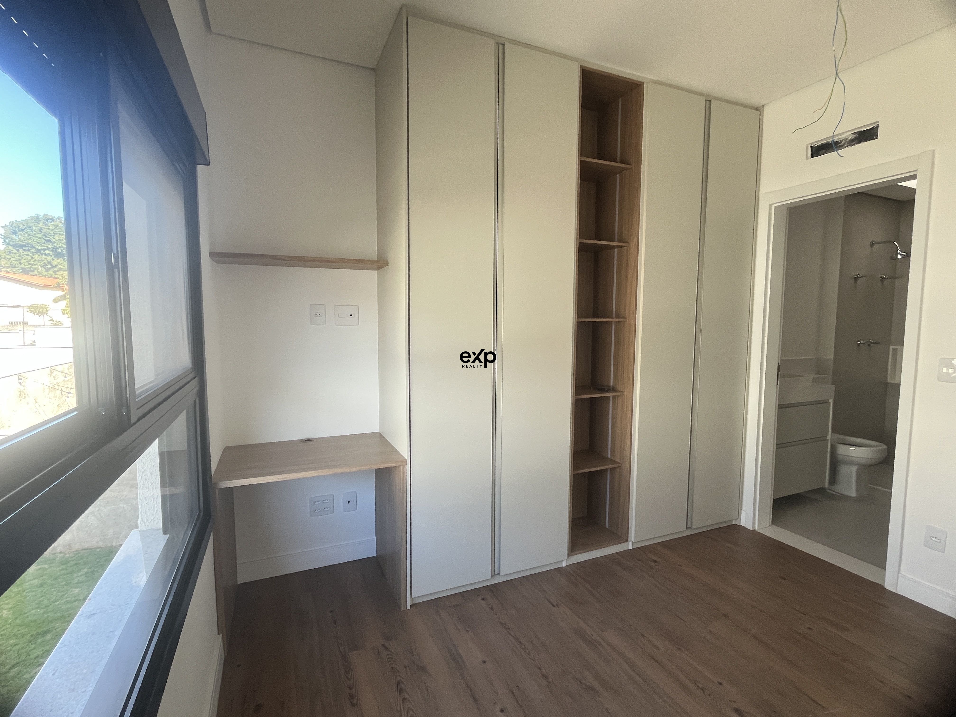 Casa em Condominio fechado com 3 suites, lazer completo