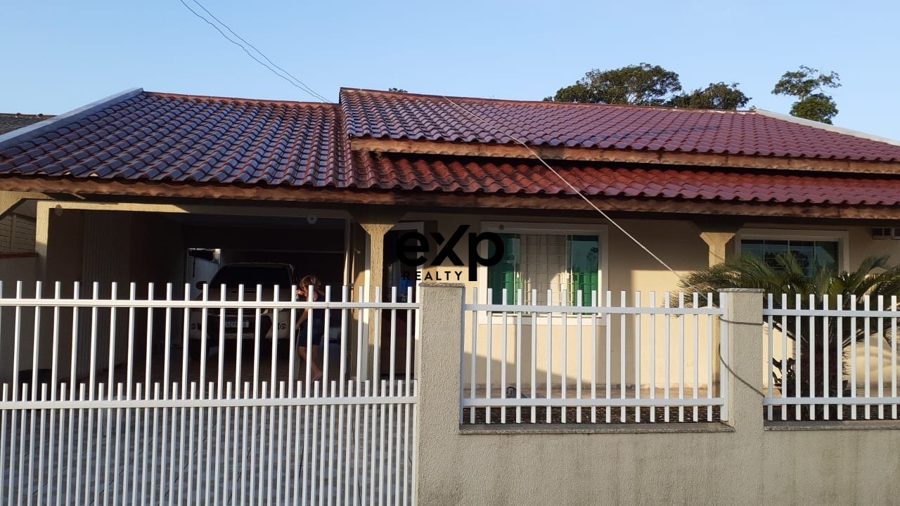 3 Bedroom House with Guest House - Araquari-SC