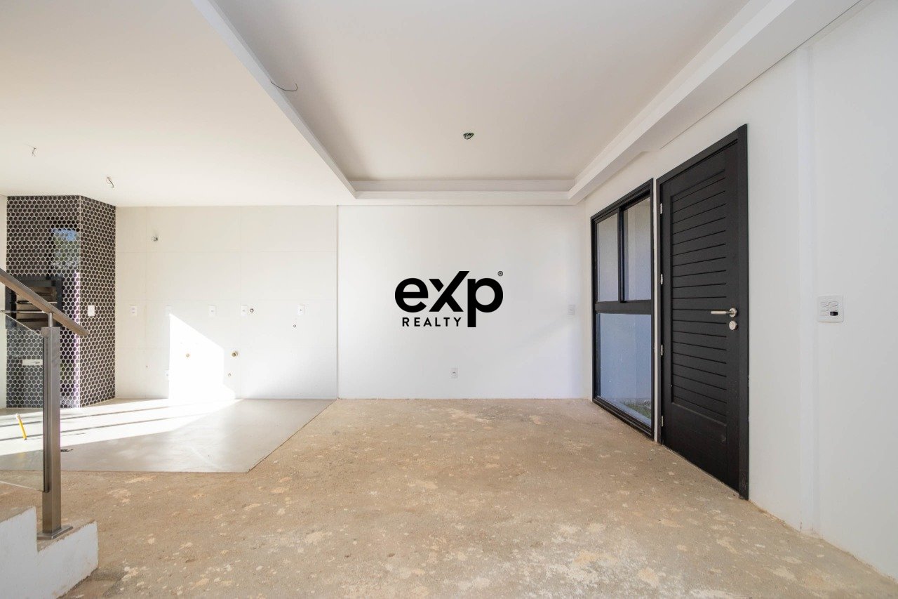 Casa triplex com 3 quartos, suíte no Santa Cândida!