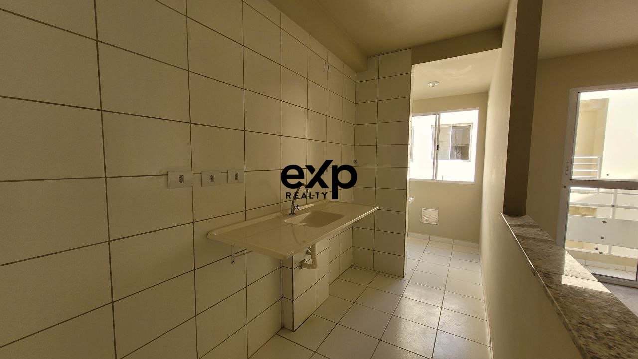 APARTAMENTO 2 QUARTOS, VARANDA E VAGA - 50m²