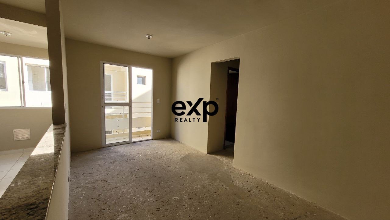 APARTAMENTO 2 QUARTOS, VARANDA E VAGA - 50m²