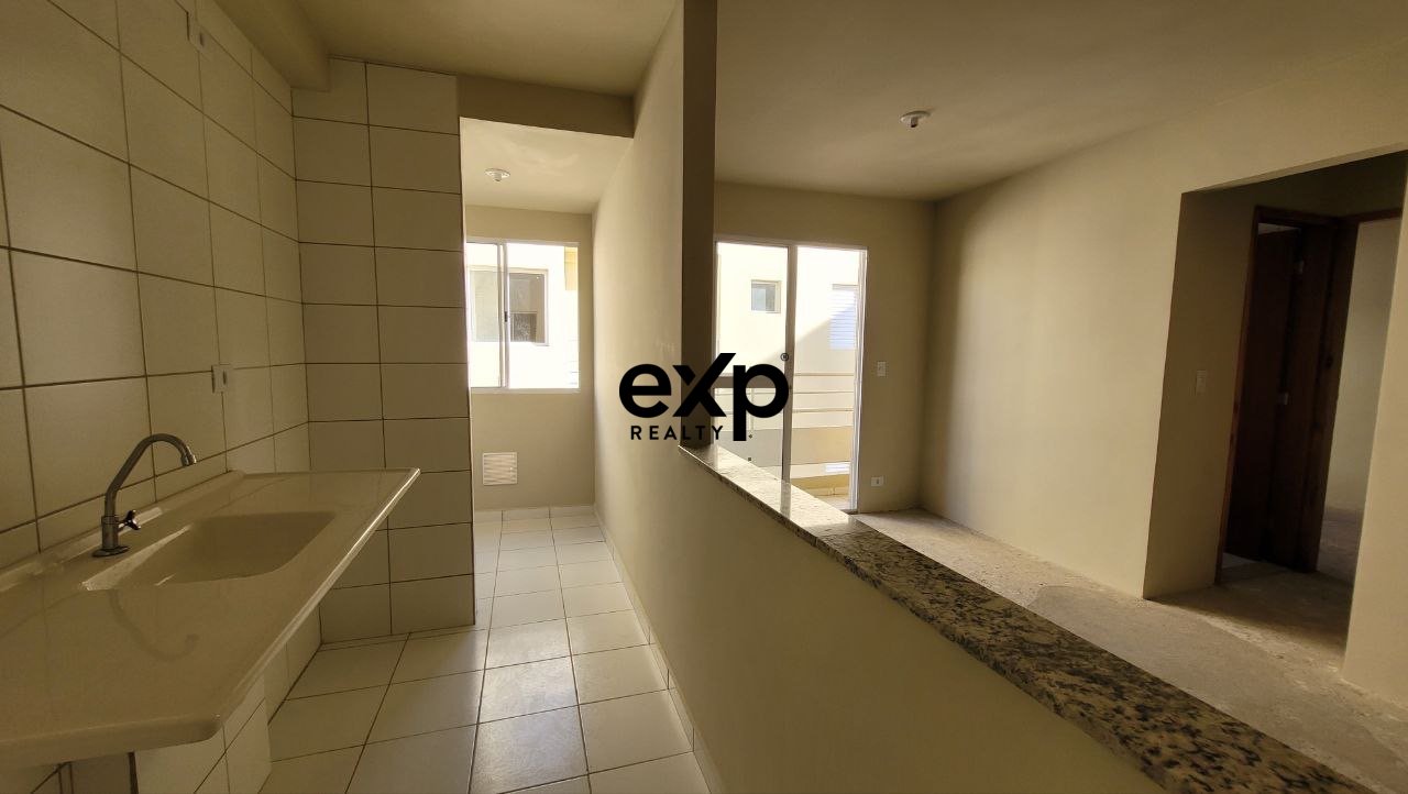 APARTAMENTO 2 QUARTOS, VARANDA E VAGA - 50m²