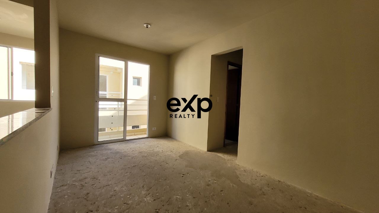 APARTAMENTO 2 QUARTOS, VARANDA E VAGA - 50m²