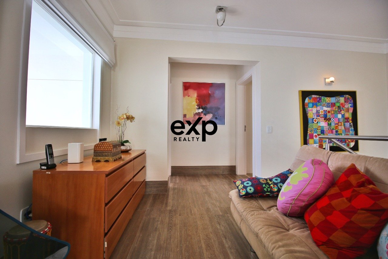 Casa à venda com 04 suites próxima oa colégio Porto Seguro em Valinhos/SP