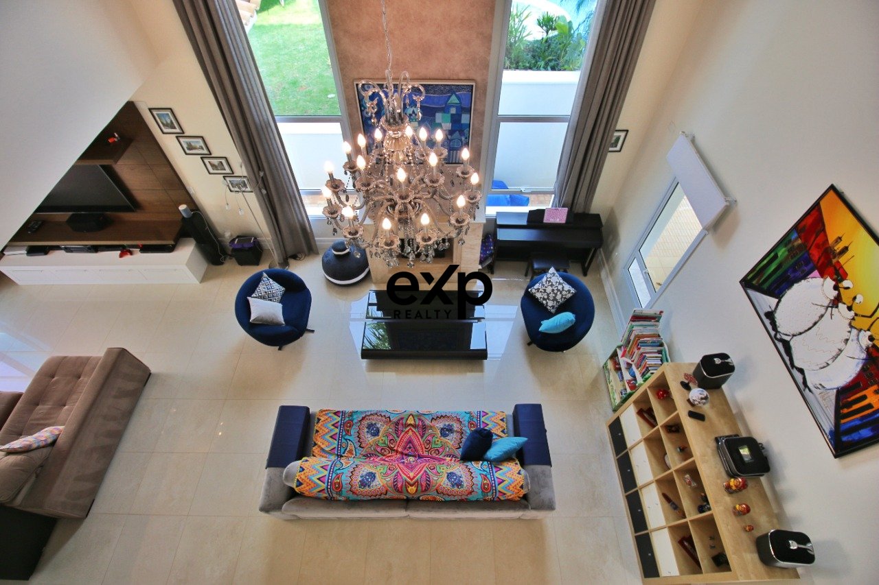 Casa à venda com 04 suites próxima oa colégio Porto Seguro em Valinhos/SP