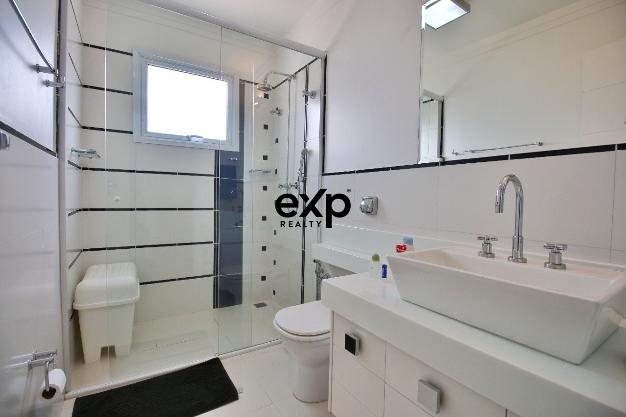 Casa à venda com 04 suites próxima oa colégio Porto Seguro em Valinhos/SP