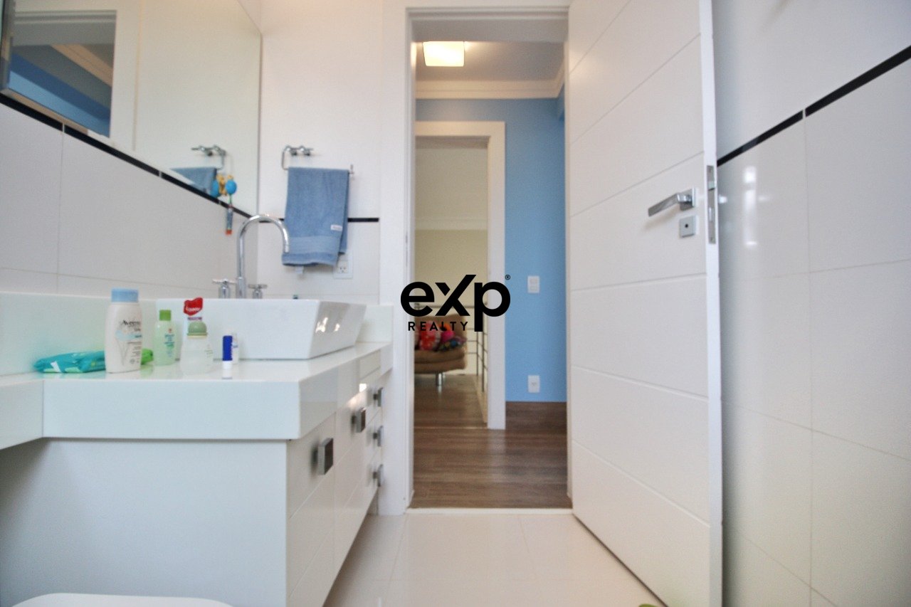Casa à venda com 04 suites próxima oa colégio Porto Seguro em Valinhos/SP