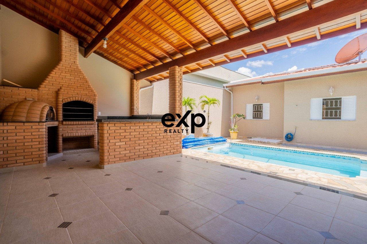 Casa térrea à venda com 03 quartos sendo 01 suite no Jd. Santa Helena em Valinhos/SP