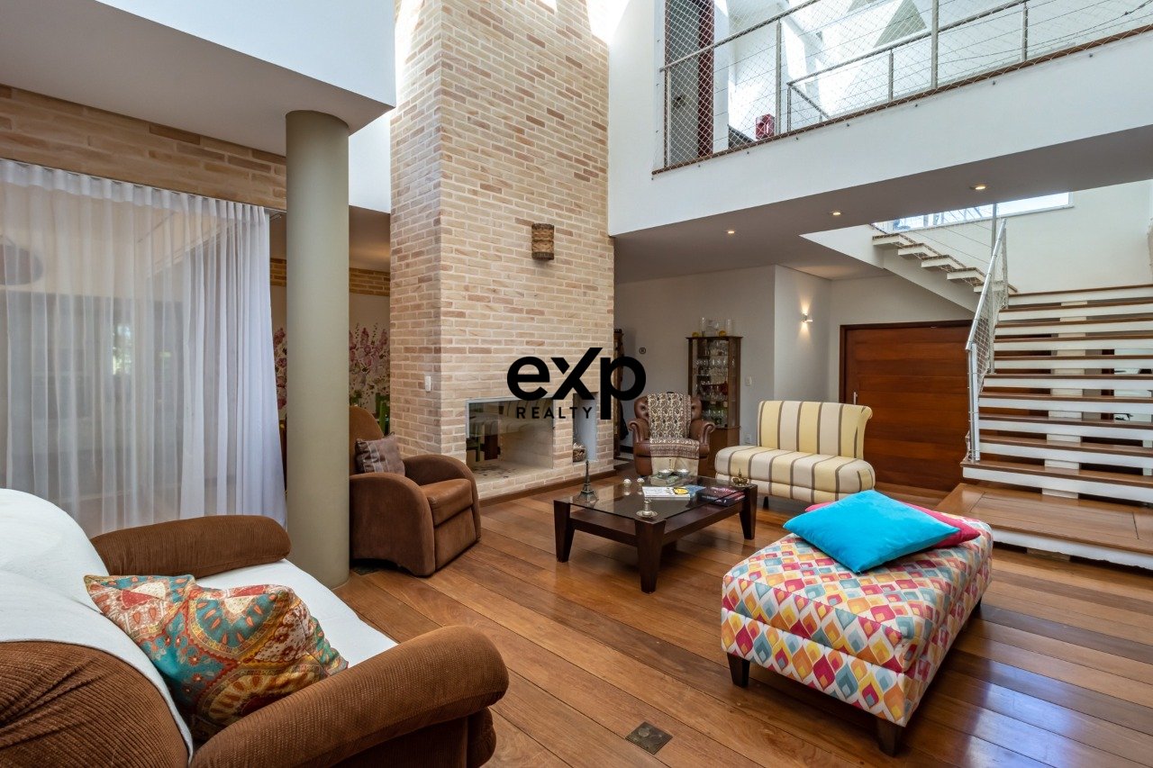 Casa à venda com 04 quartos sendo 04 suites ao lado do colégio Porto Seguro em Valinhos/SP