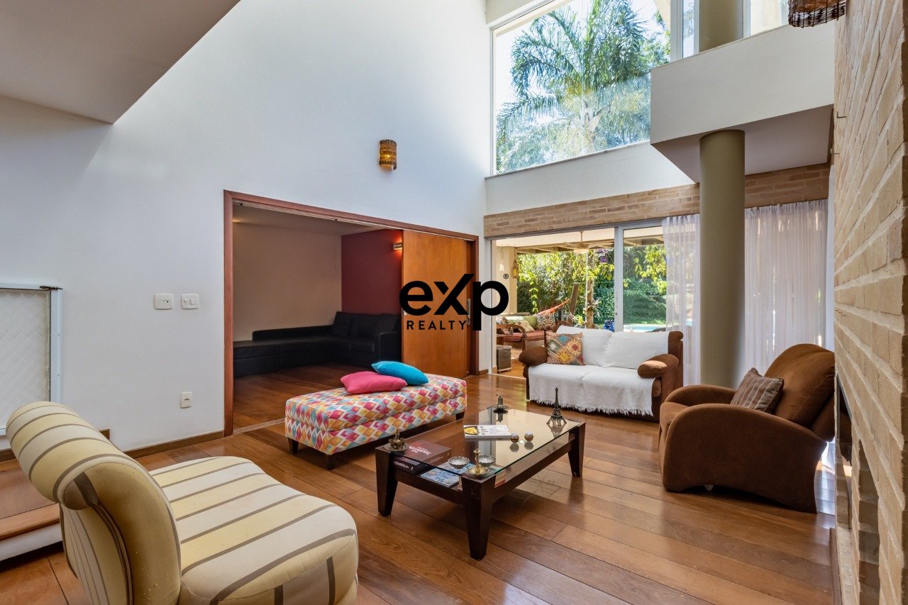 Casa à venda com 04 quartos sendo 04 suites ao lado do colégio Porto Seguro em Valinhos/SP