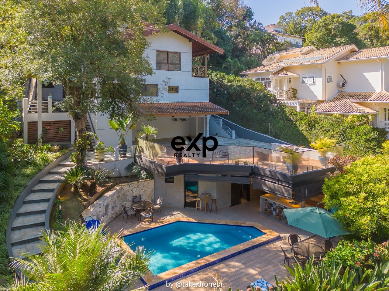 Casa à venda com 04 quartos, 03 suites no Chácara Flora em Valinhos/SP