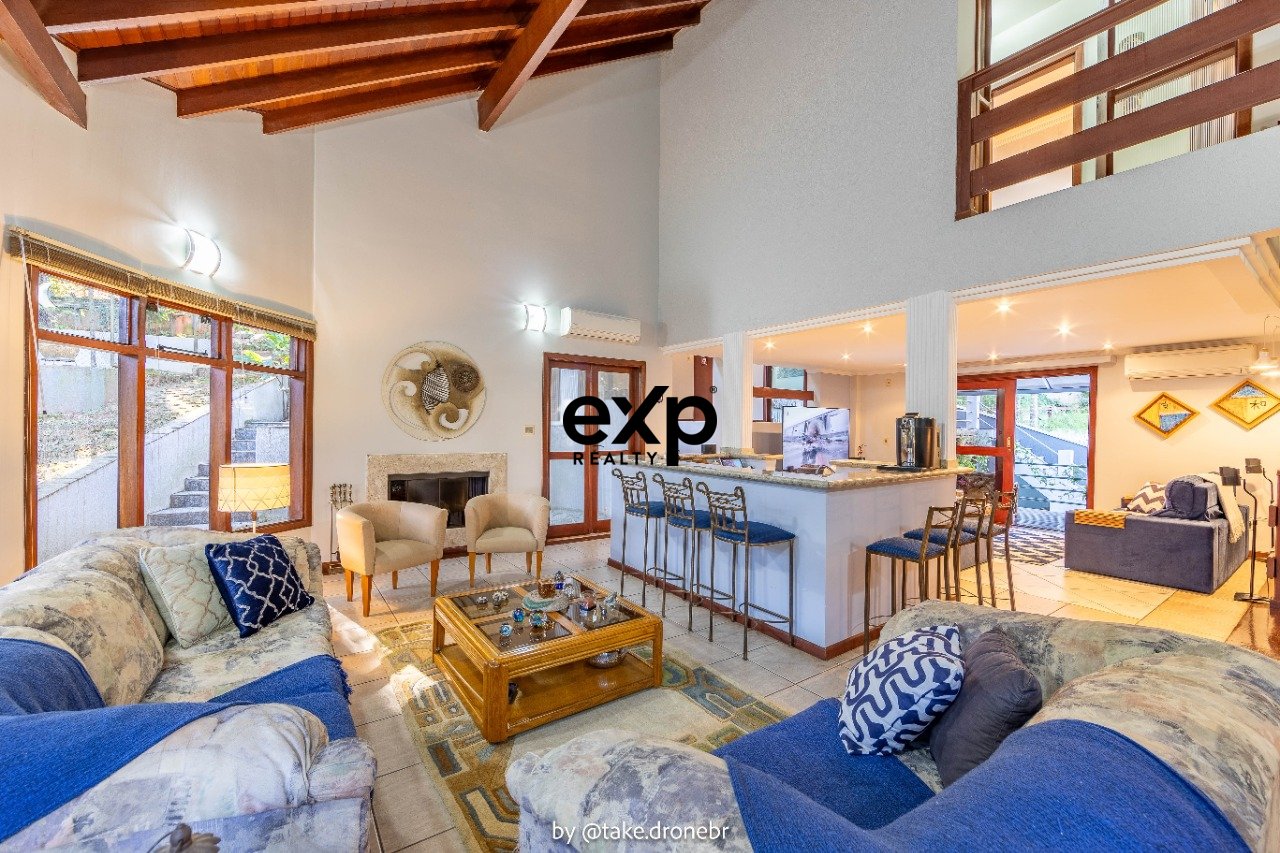 House for sale with 04 bedrooms, 03 suites in Chácara Flora in Valinhos/SP