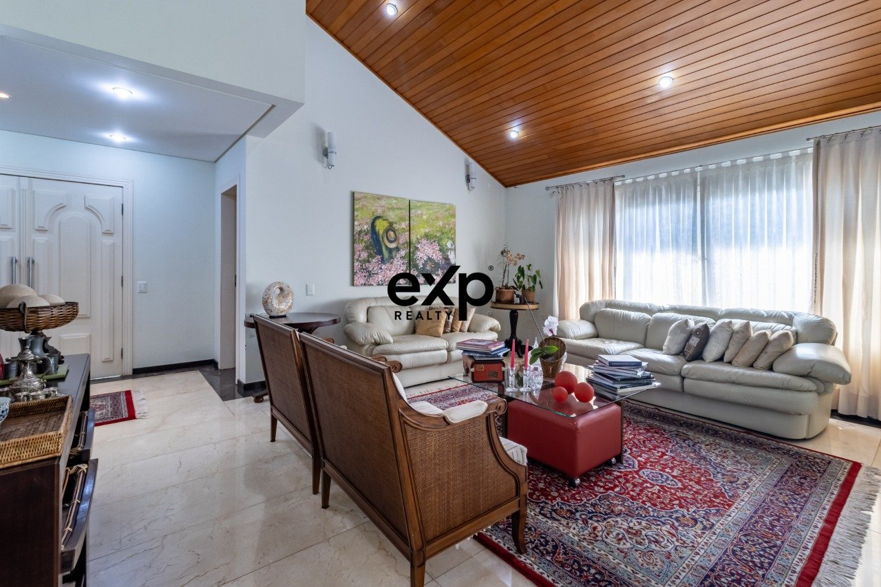 Casa à venda com 05 quartos, suites ao lado do colégio Porto Seguro em Valinhos/SP