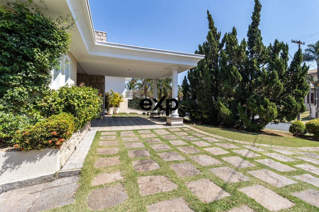 Casa à venda com 05 quartos, suites ao lado do colégio Porto Seguro em Valinhos/SP