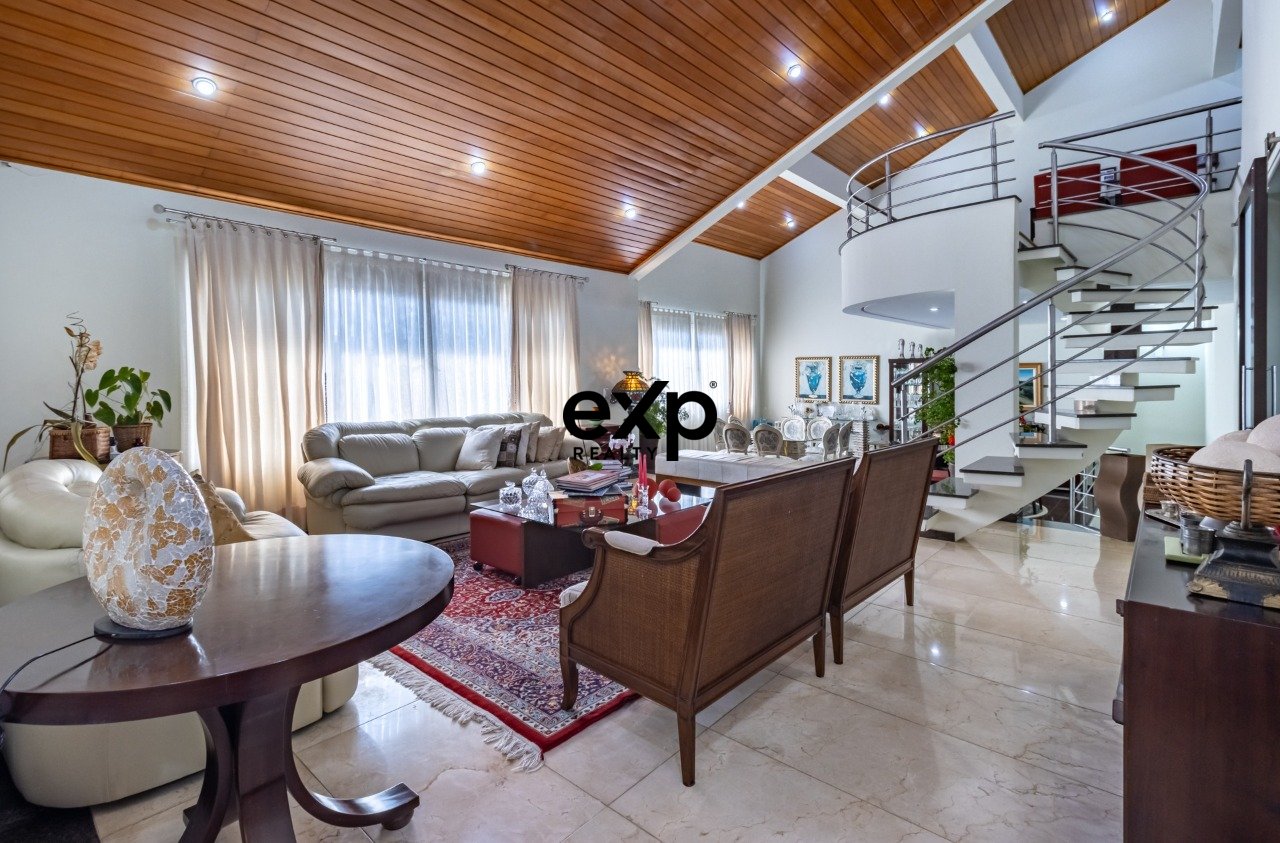 Casa à venda com 05 quartos, suites ao lado do colégio Porto Seguro em Valinhos/SP