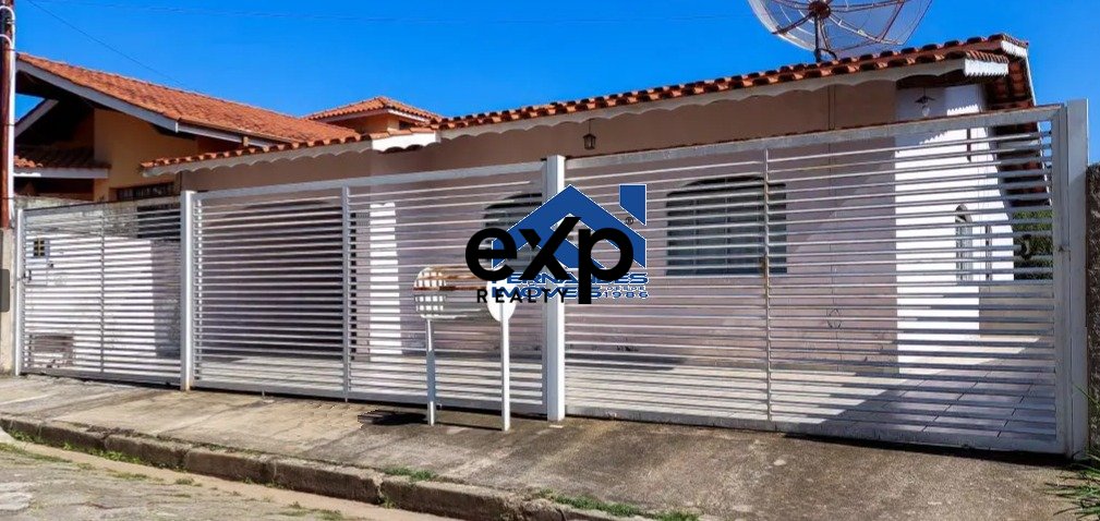 ? Casa Ampla e Versátil em Piracaia-SP | 230 m² de Construção em Terreno de 300 m²