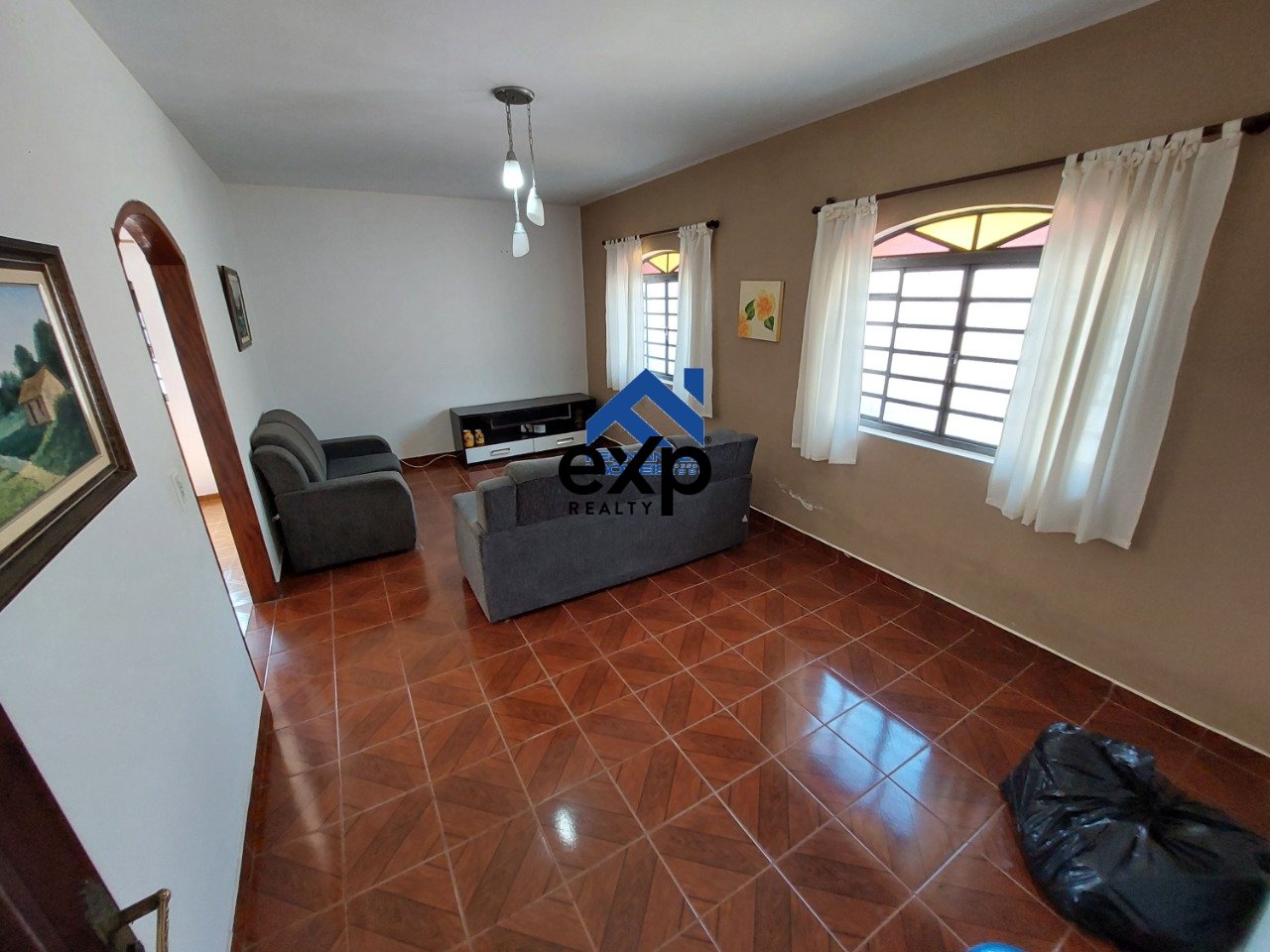 ? Casa Ampla e Versátil em Piracaia-SP | 230 m² de Construção em Terreno de 300 m²