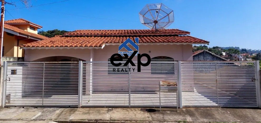 ? Casa Ampla e Versátil em Piracaia-SP | 230 m² de Construção em Terreno de 300 m²