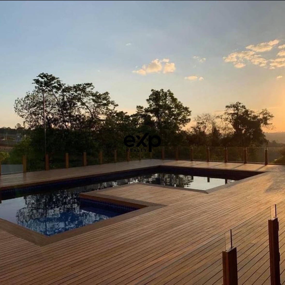 Luxuosa Casa em Fase de Acabamento em Condomínio Fechado