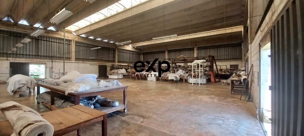 GALPÕES INDUSTRIAIS EM PEDRO LEOPOLDO