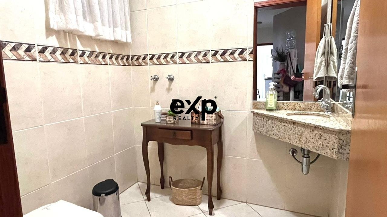 Casa à venda em Valinhos, R. Campos Salles 2535 Campos Salles Valinhos 13272-350, 270 m²