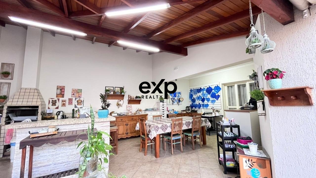 Casa à venda em Valinhos, R. Campos Salles 2535 Campos Salles Valinhos 13272-350, 270 m²