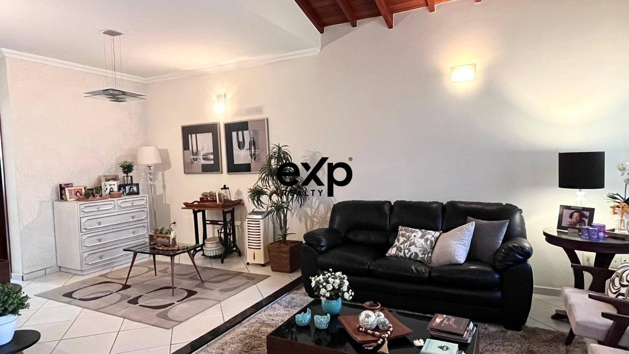 Casa à venda em Valinhos, R. Campos Salles 2535 Campos Salles Valinhos 13272-350, 270 m²