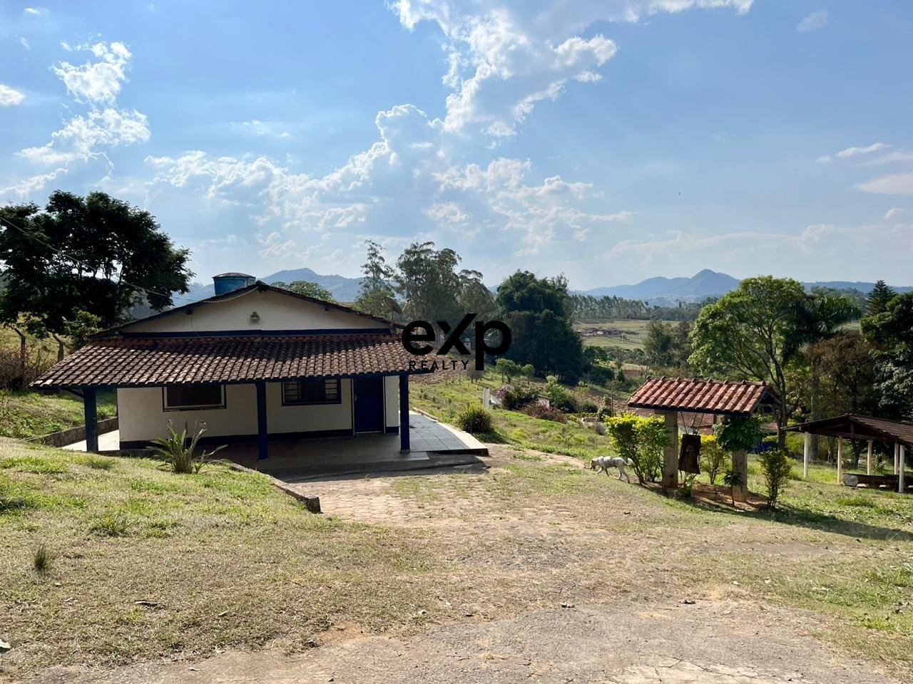 Complete Rural Property with Natural Spring, Lake, Swimming Pool and Cattle Raising Infrastructure - 40,000 m² in Caldas/MG 2