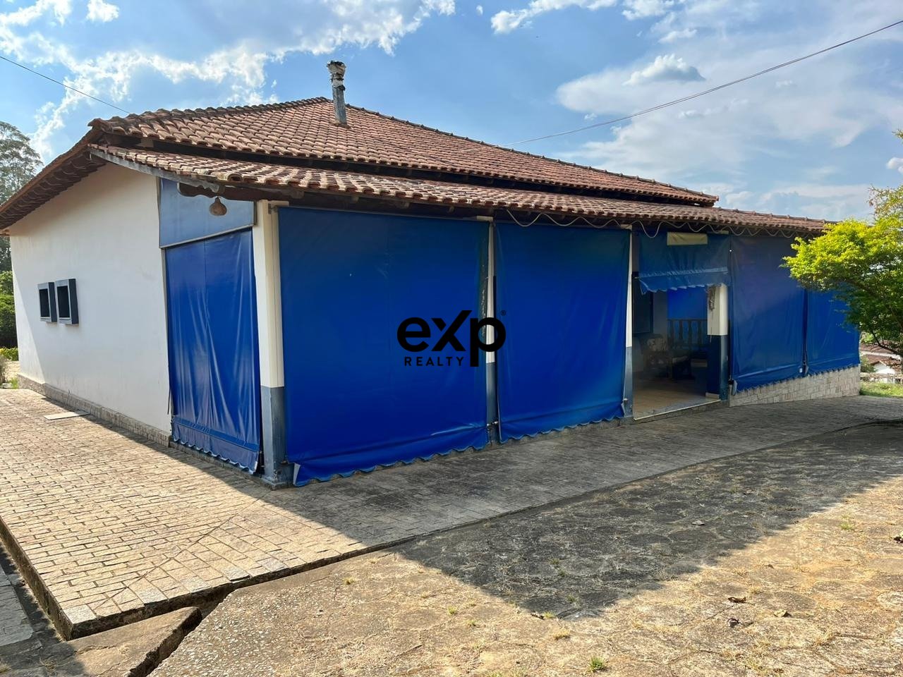 Complete Rural Property with Natural Spring, Lake, Swimming Pool and Cattle Raising Infrastructure - 40,000 m² in Caldas/MG 3