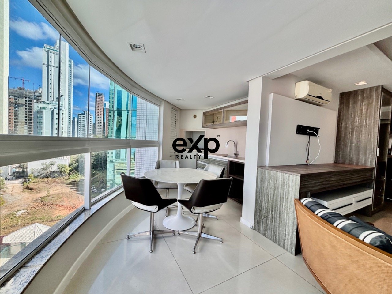 APARTAMENTO, 3 SUITES , VISTA RODA GIGANTE EM BALNEARIO CAMBORIU