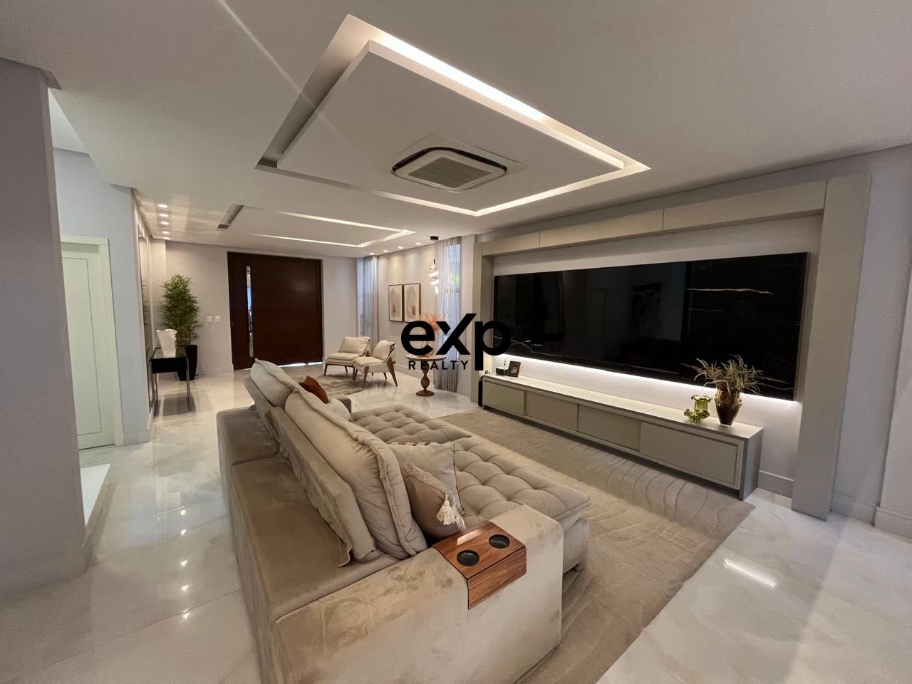 Casa de 4 Suítes, Mobiliada, à venda, 362m2, Jardins Ibiza, Eusébio