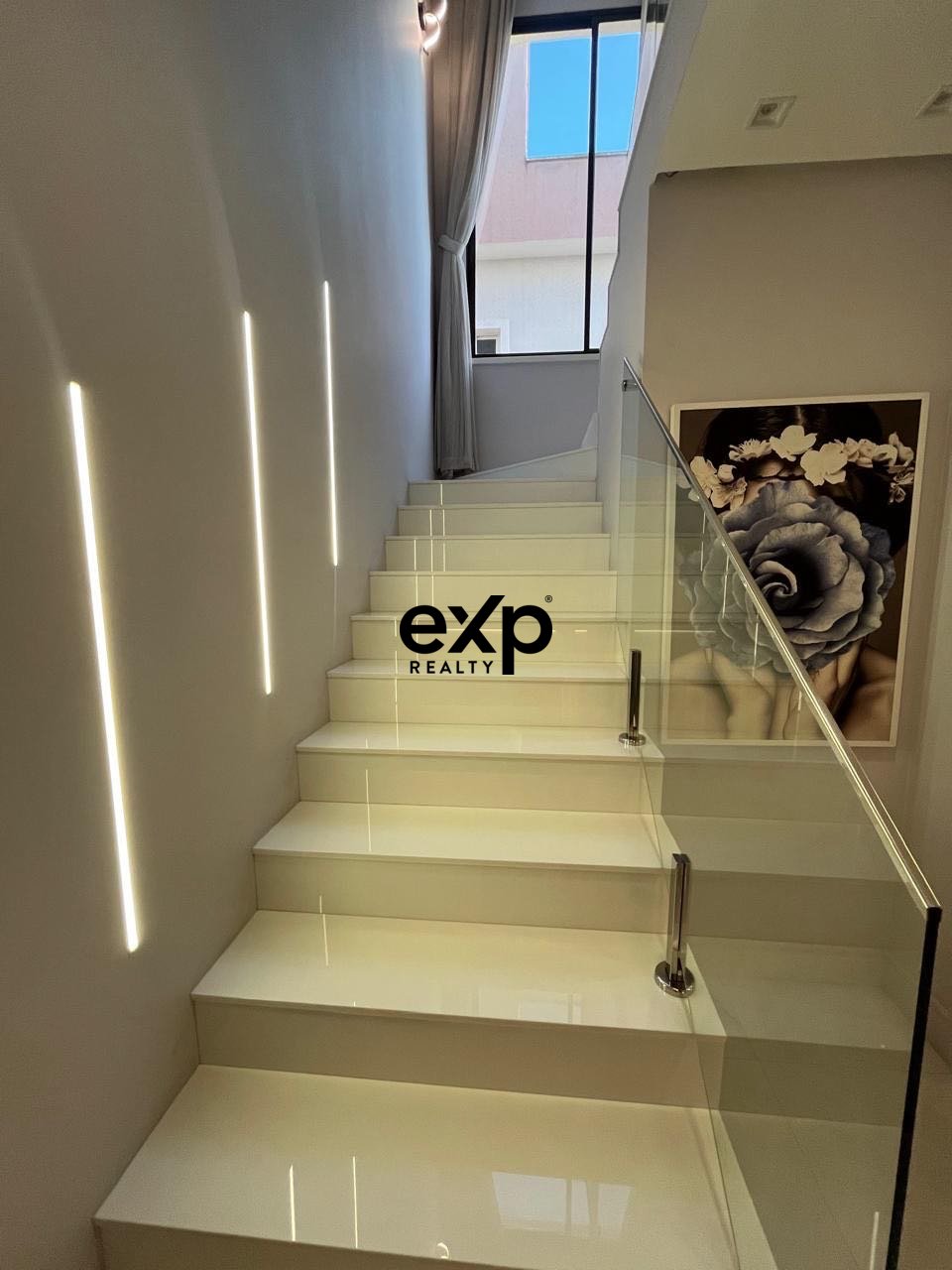 Casa de 4 Suítes, Mobiliada, à venda, 362m2, Jardins Ibiza, Eusébio
