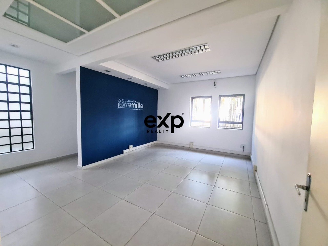 Galpão / Depósito / Armazém de 2.427m² de construção para venda em Vinhedo - R$5.500.000,00