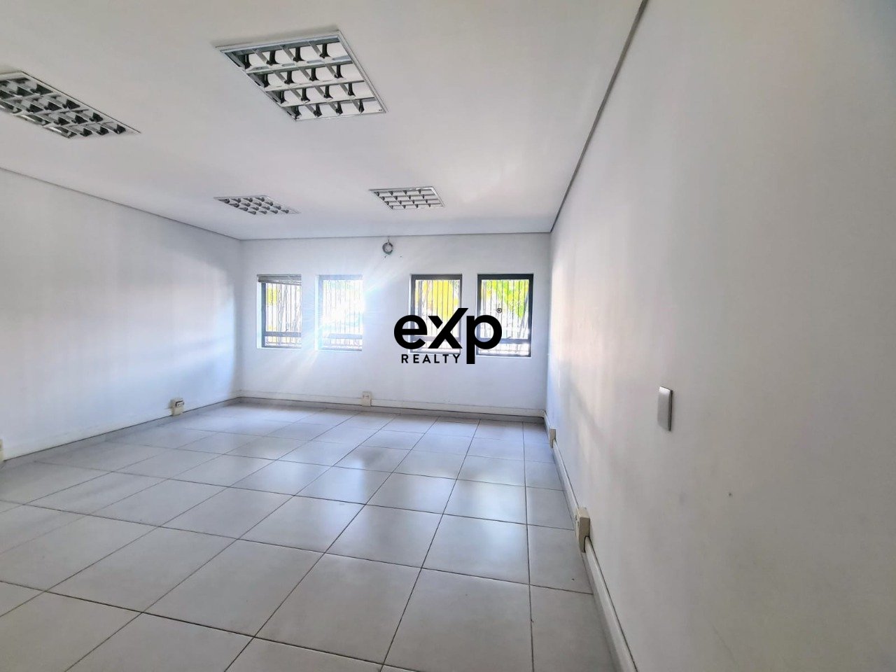 Galpão / Depósito / Armazém de 2.427m² de construção para venda em Vinhedo - R$5.500.000,00