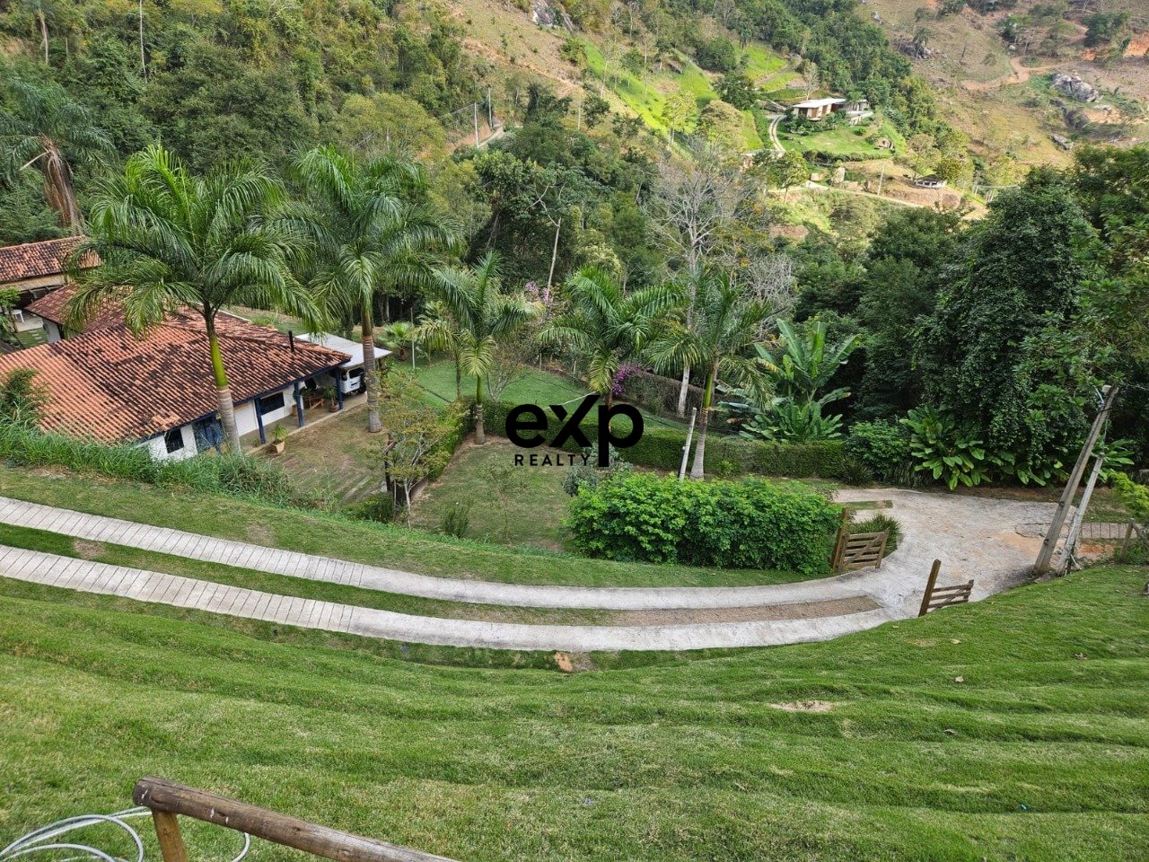 Casa no Condomínio Pouso das Maitacas com 4 suítes, 290 m² por R$ 1.480.000,00 - Secretário, Petrópolis/RJ