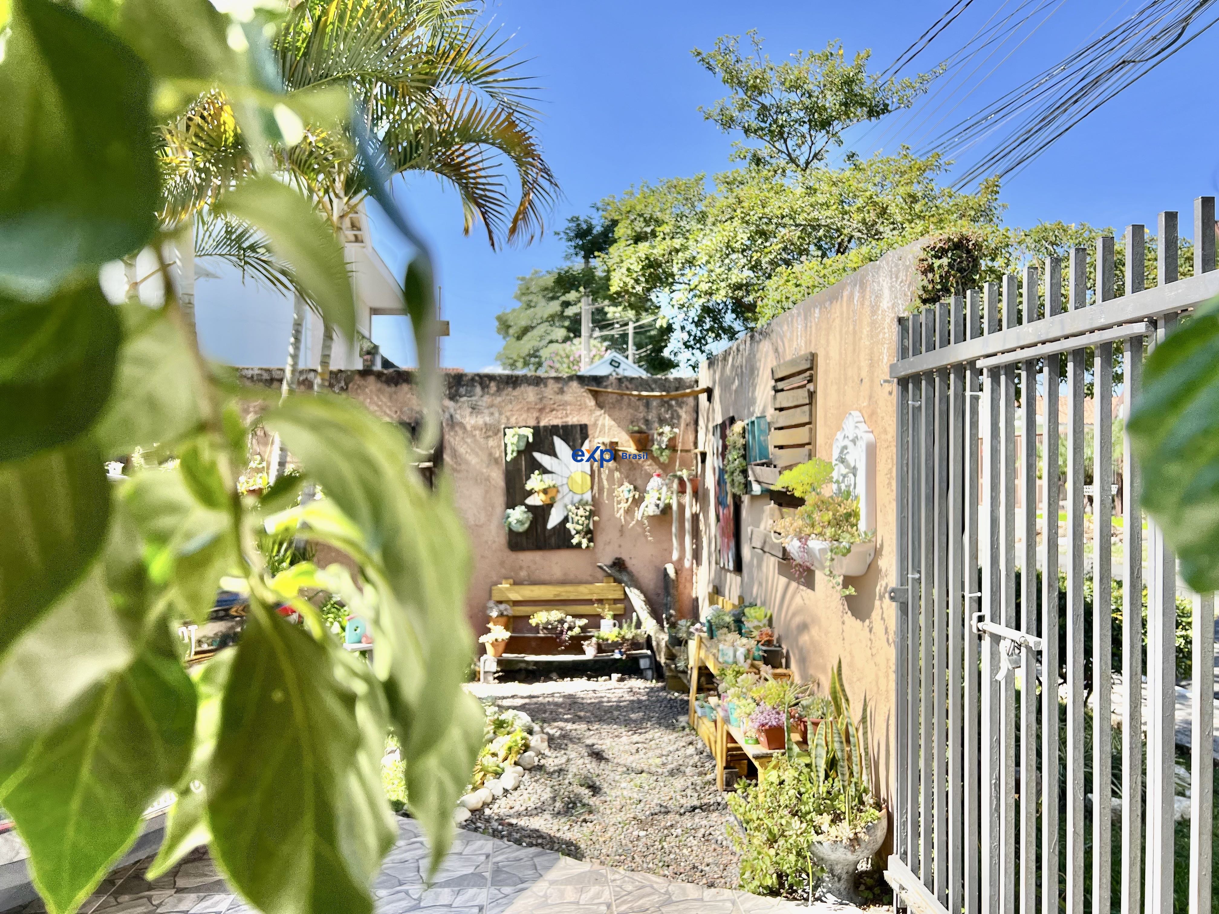 Casa térrea Averbada em Pinhais!! Bem no coração do Centro de Pinhais!!